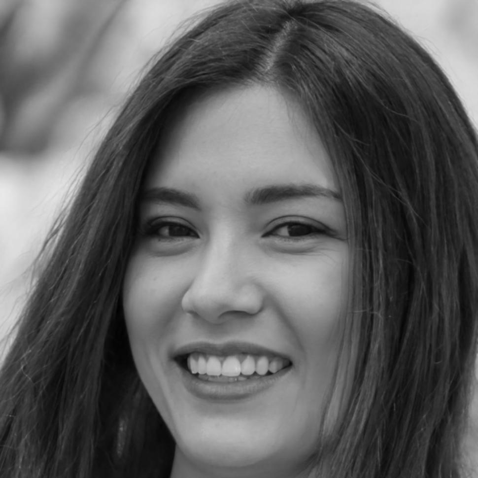 Instructora especializada en educación financiera personal
